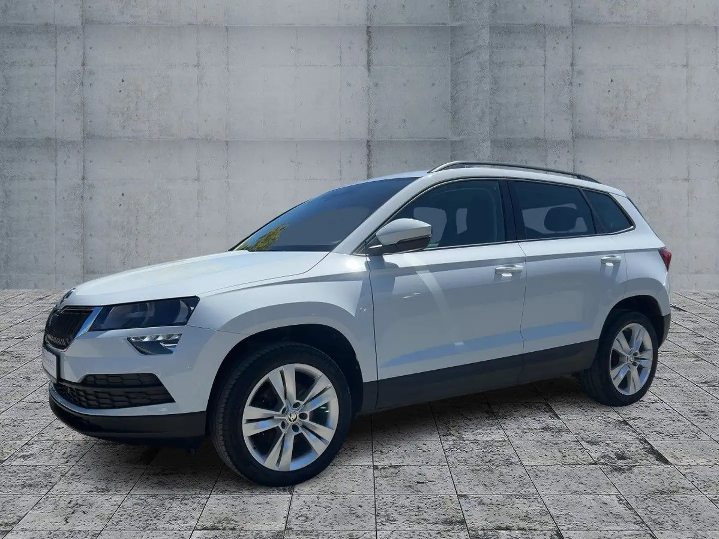 Skoda Karoq 2.0 TDI STYLE NAVI+APP+ACC+SHZ+PDC+NSW+18" Wit - 2