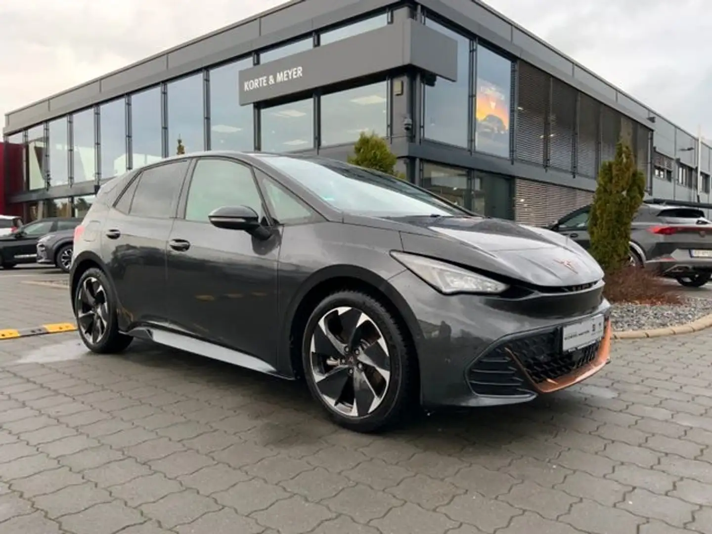 CUPRA Born 170kW (231PS) 58kW h +TechM+PilotXLPlus+LED Grijs - 2