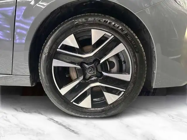 Peugeot 208 view 8