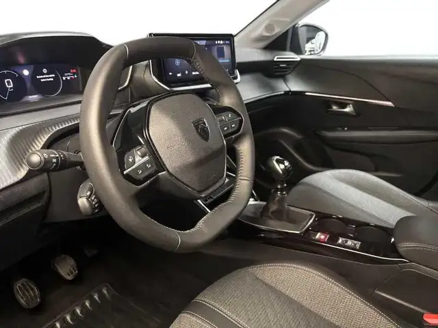 Peugeot 208 view 11