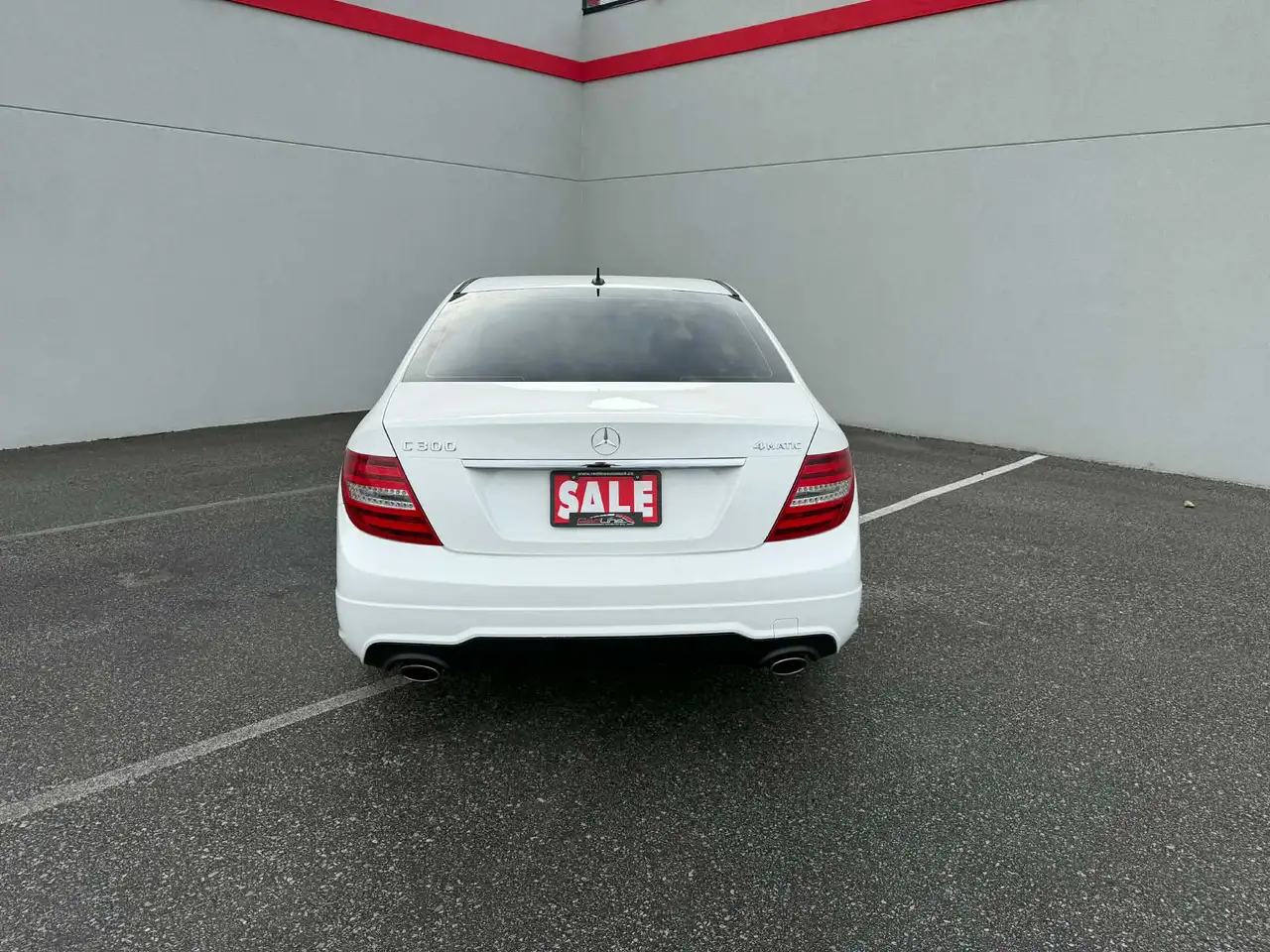 Mercedes-Benz C-Class снимка Mercedes-Benz C-Class