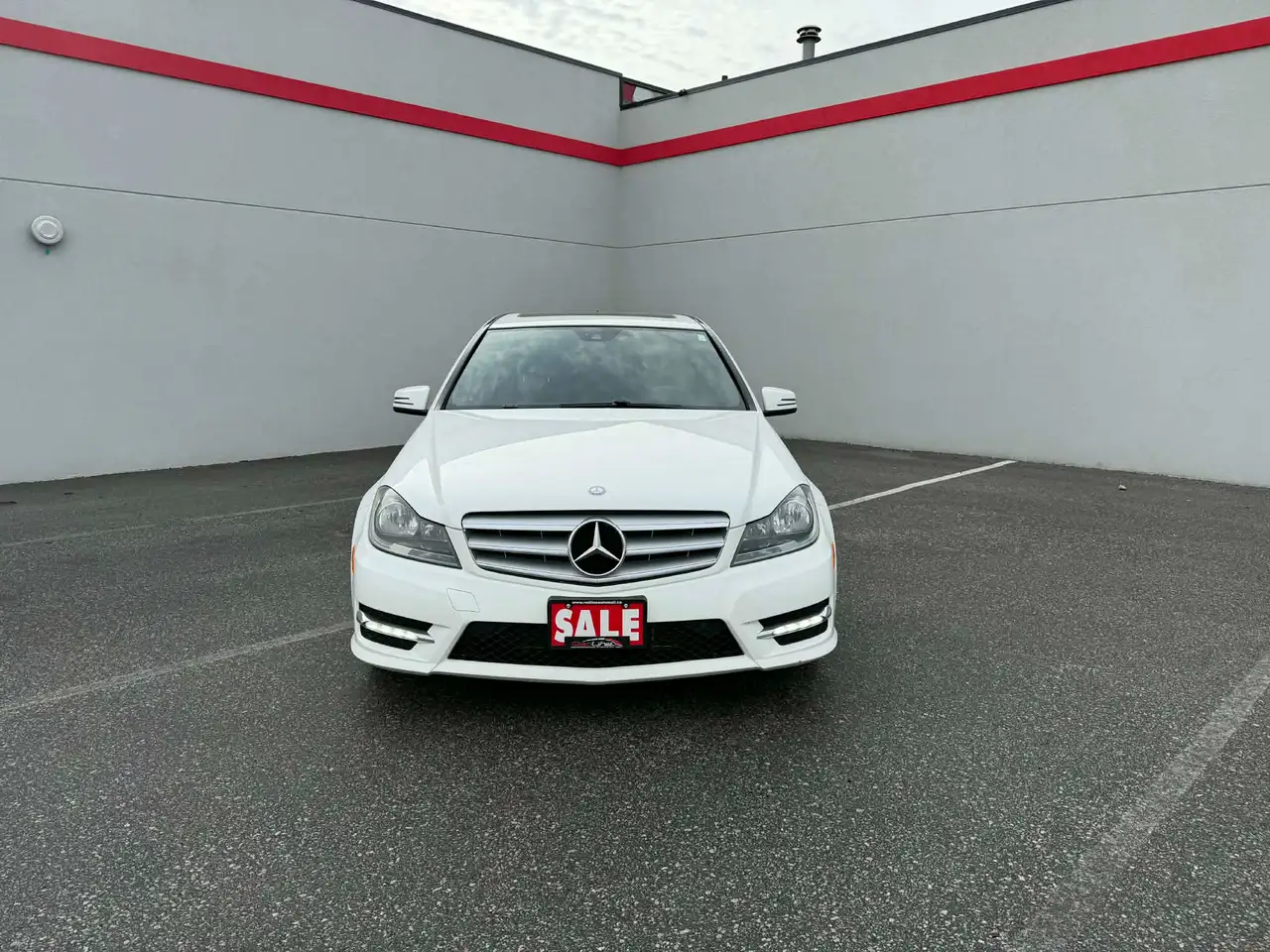 Mercedes-Benz C-Class снимка Mercedes-Benz C-Class