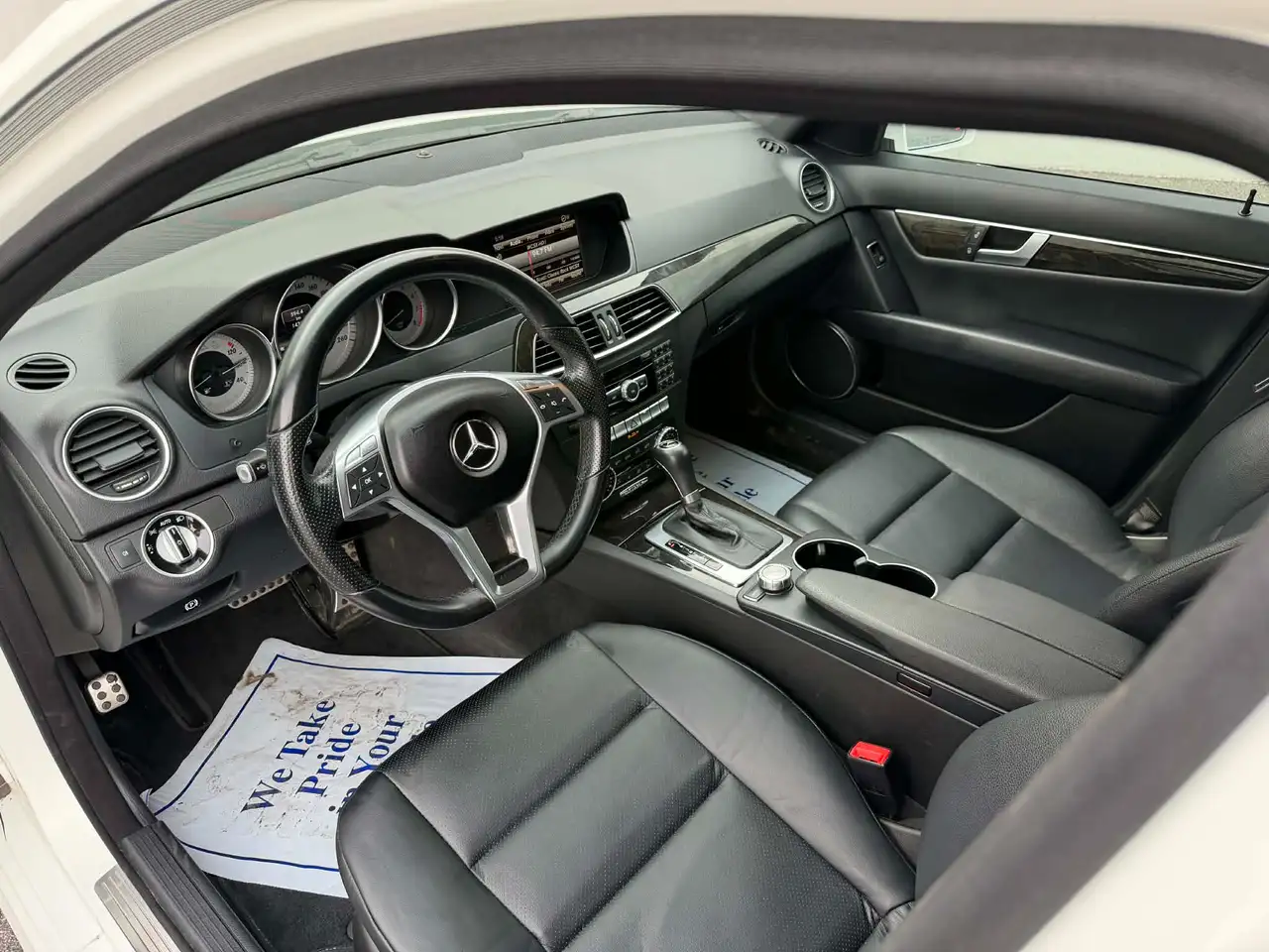 Mercedes-Benz C-Class снимка Mercedes-Benz C-Class