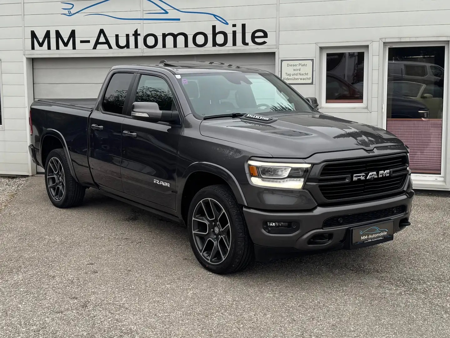 Dodge RAM 1500 Laramie Quad Cab*MwSt. ausweisbar*Alpine*uvm Grau - 1