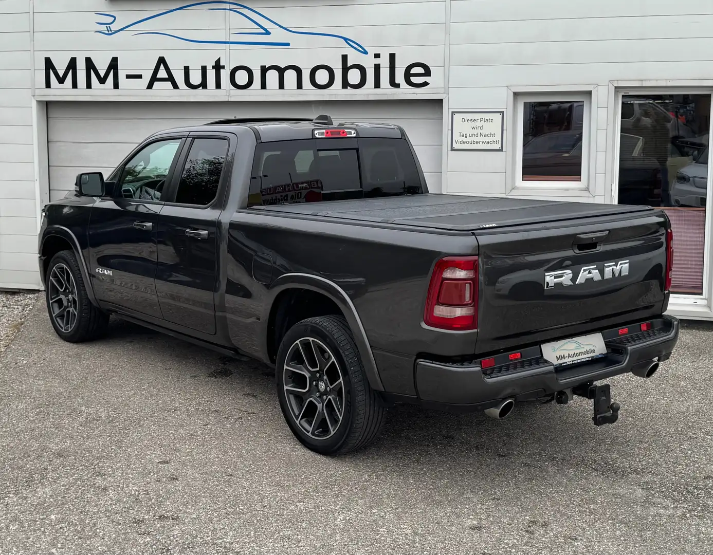 Dodge RAM 1500 Laramie Quad Cab*MwSt. ausweisbar*Alpine*uvm Grau - 2