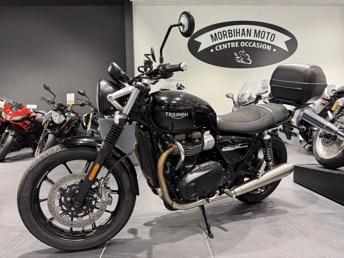Triumph Street Twin Noir - 1