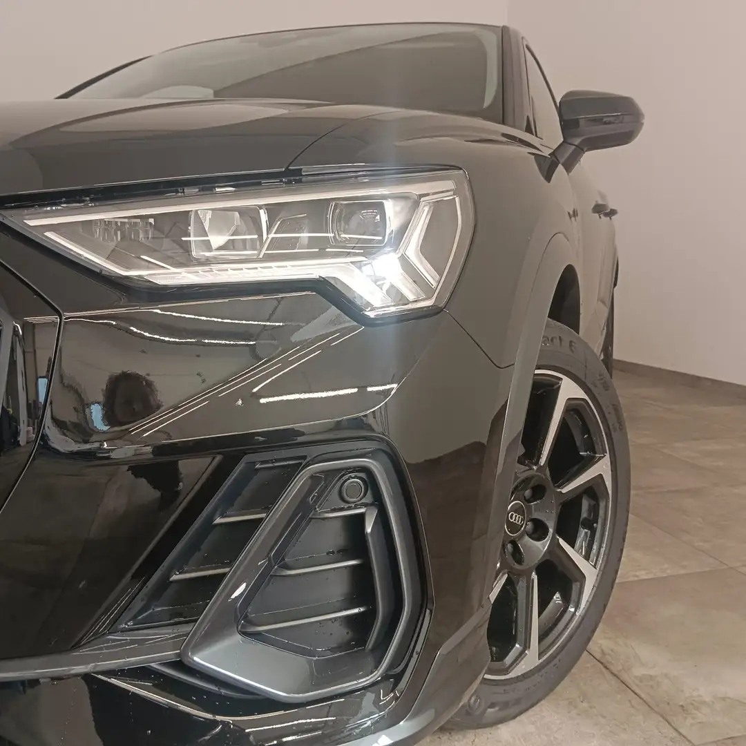 Audi Q3 35 TFSI intense Schwarz - 2