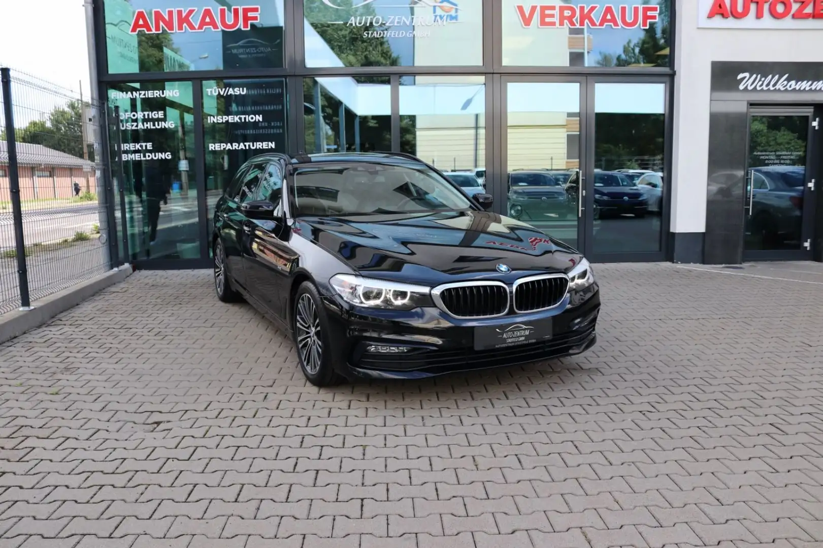 BMW 520 d Touring Sport Line Business M-Tech Shadow Schwarz - 1