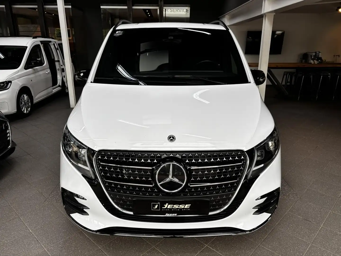 Mercedes-Benz V 220 d STYLE Extralang AMG Night MBUX Distr AHK Blanc - 2