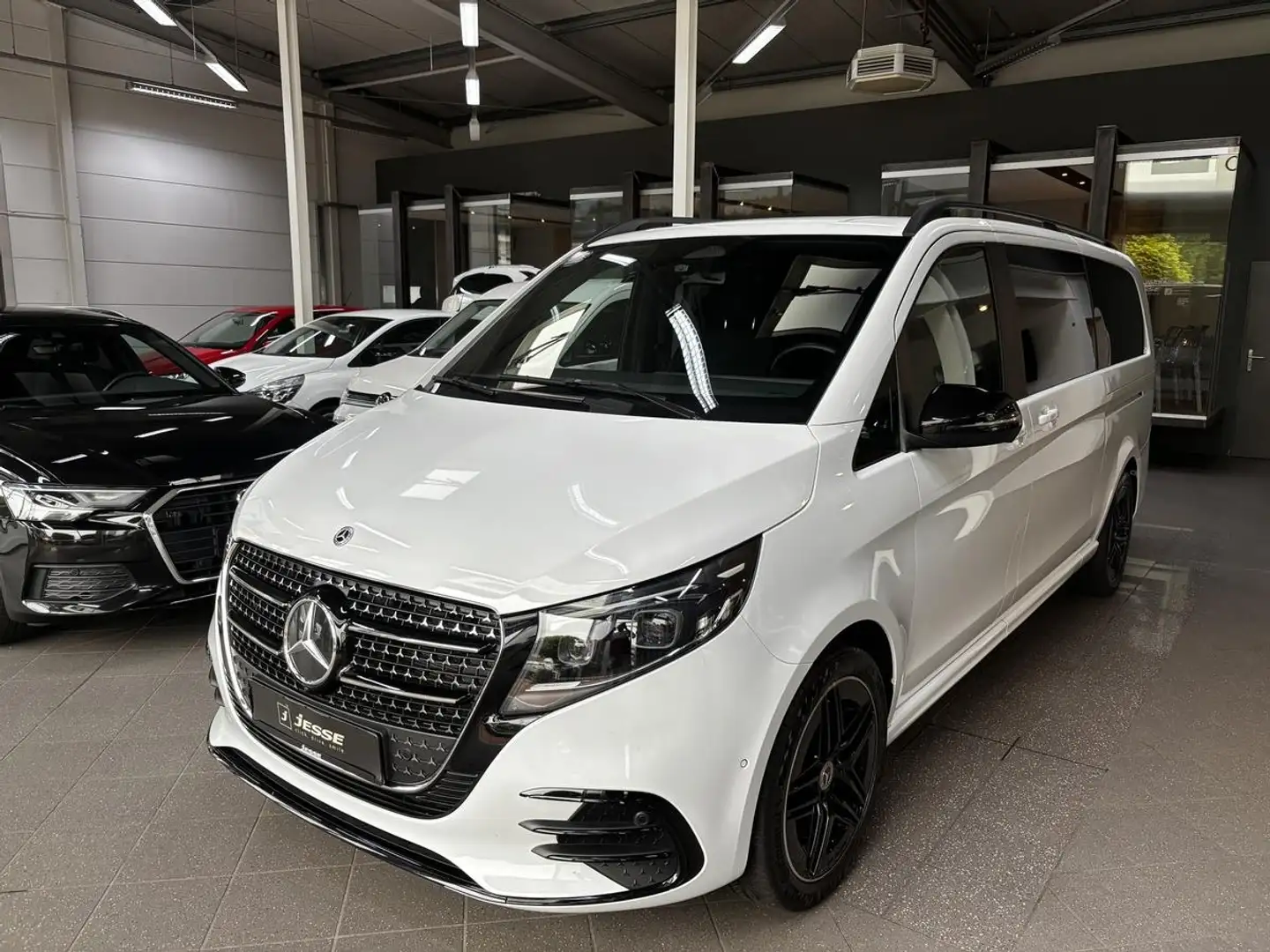 Mercedes-Benz V 220 d STYLE Extralang AMG Night MBUX Distr AHK Blanc - 1