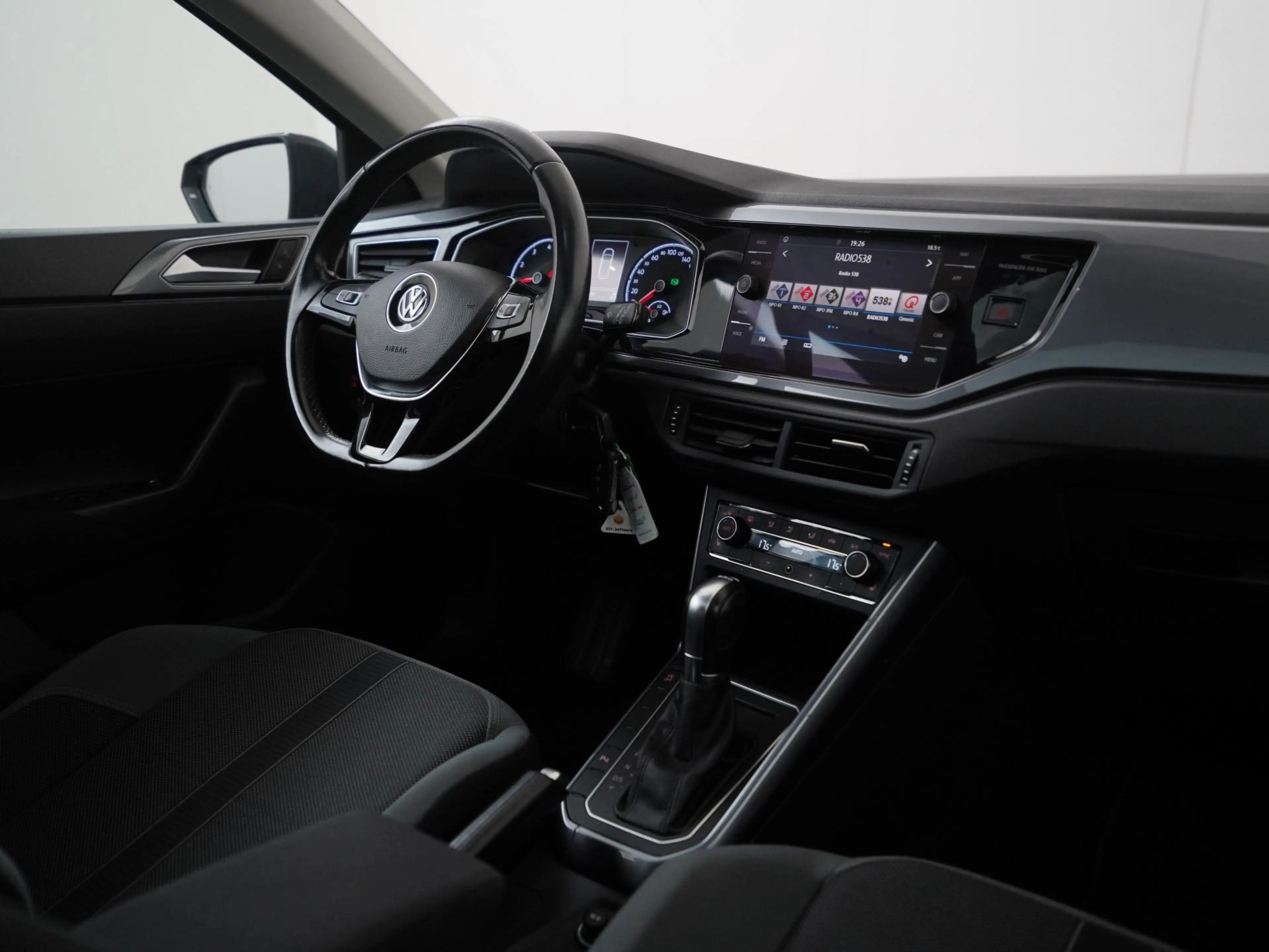 Volkswagen Polo 1.5 TSI R-Line DSG | Schuifdak | Navigatie | 17" P — photo 2
