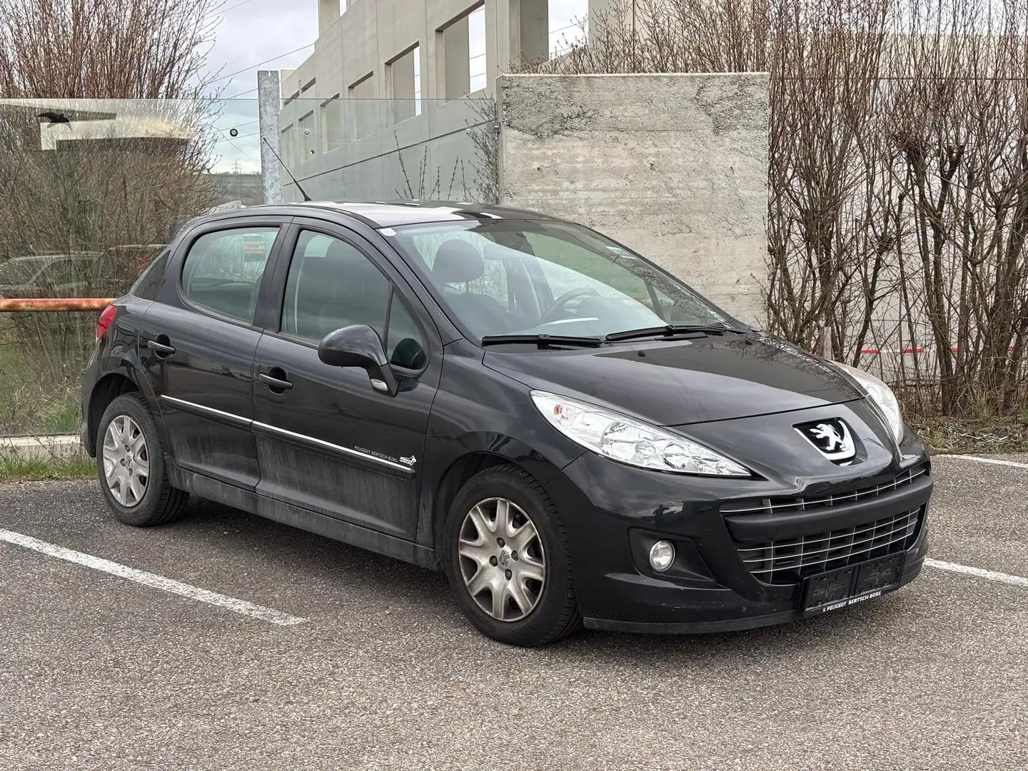 Peugeot 207 207 SW Active 1,4 16V VTi 100 Active Schwarz - 2