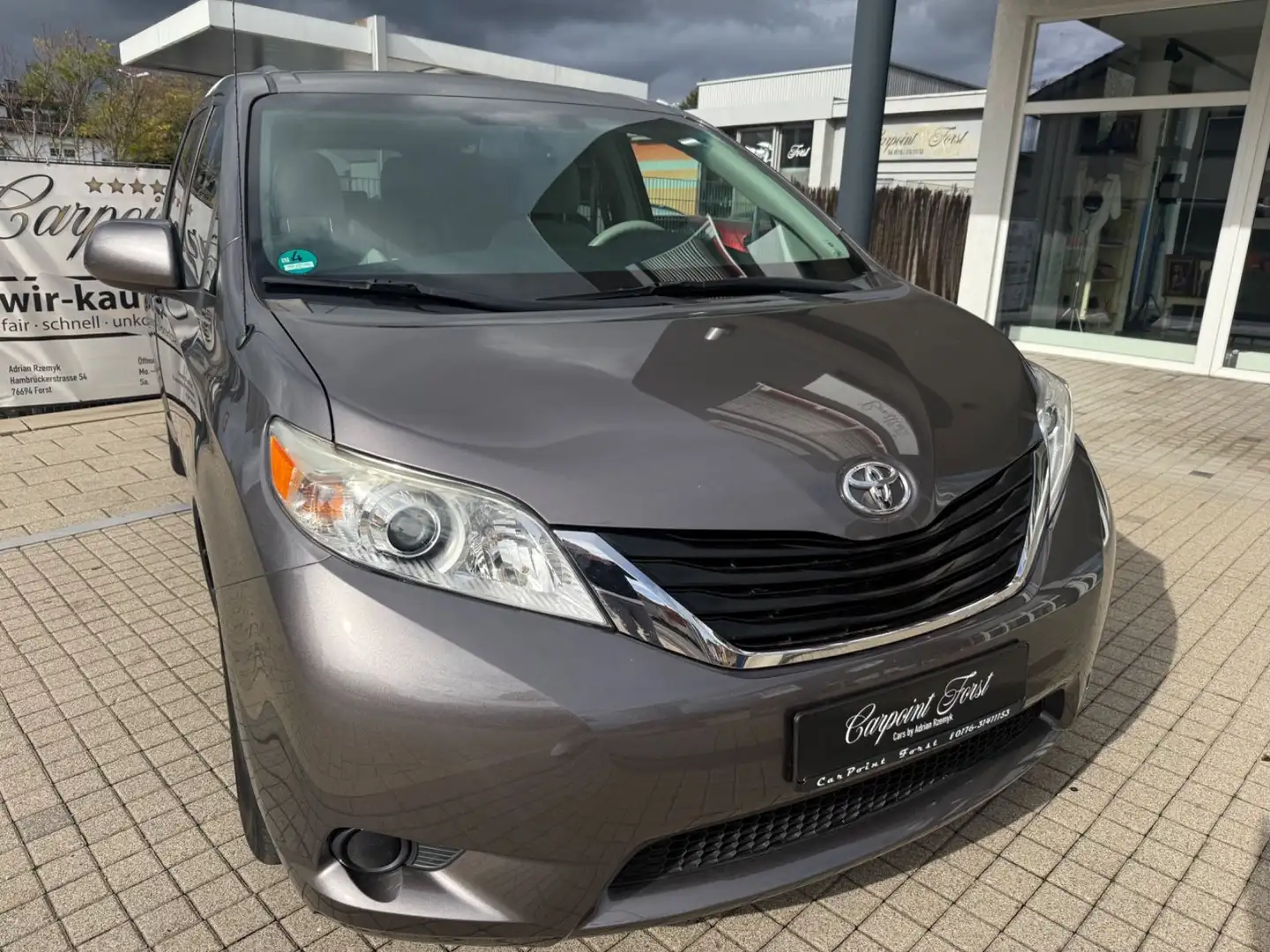 Toyota Sienna 2.Hand, Automatik, 8 Sitzer, AHK, uvm. Gris - 1
