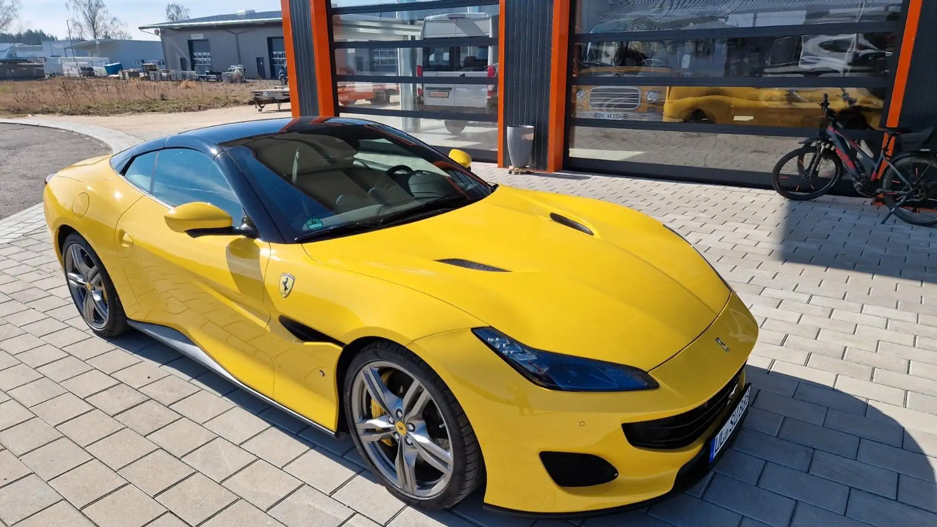 Ferrari Portofino Gelb - 1