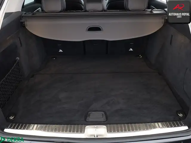 Mercedes-Benz C-Class view 22