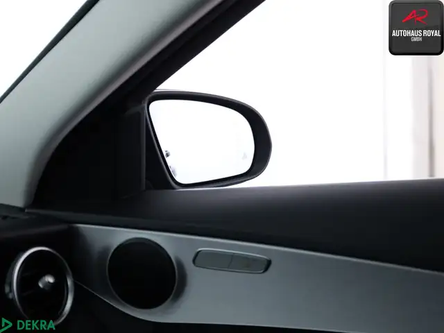 Mercedes-Benz C-Class view 20