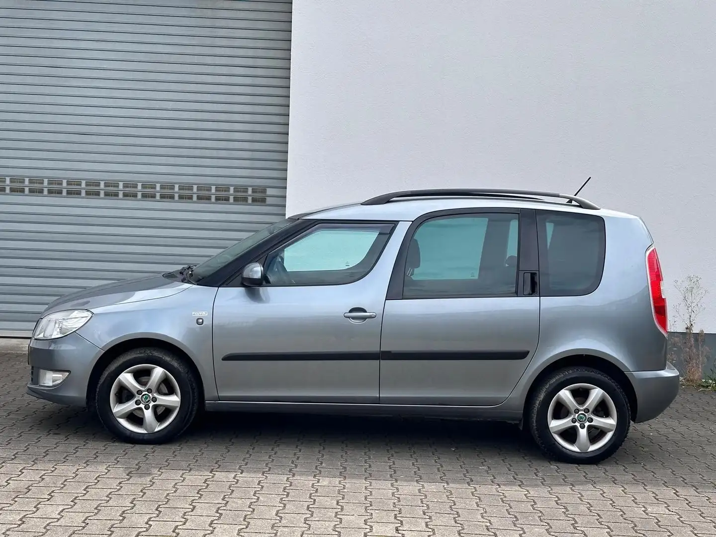 Skoda Roomster 1.4 Family*AHK*Klima*PDC Grau - 2