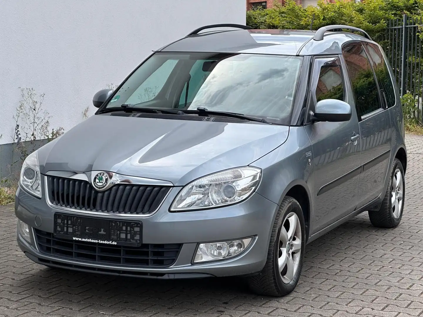 Skoda Roomster 1.4 Family*AHK*Klima*PDC Grau - 1