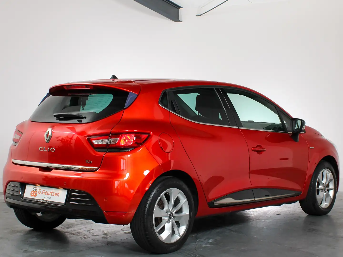Renault Clio 0.9 TCe Limited Airco, Navigatie, bluetooth Rood - 2