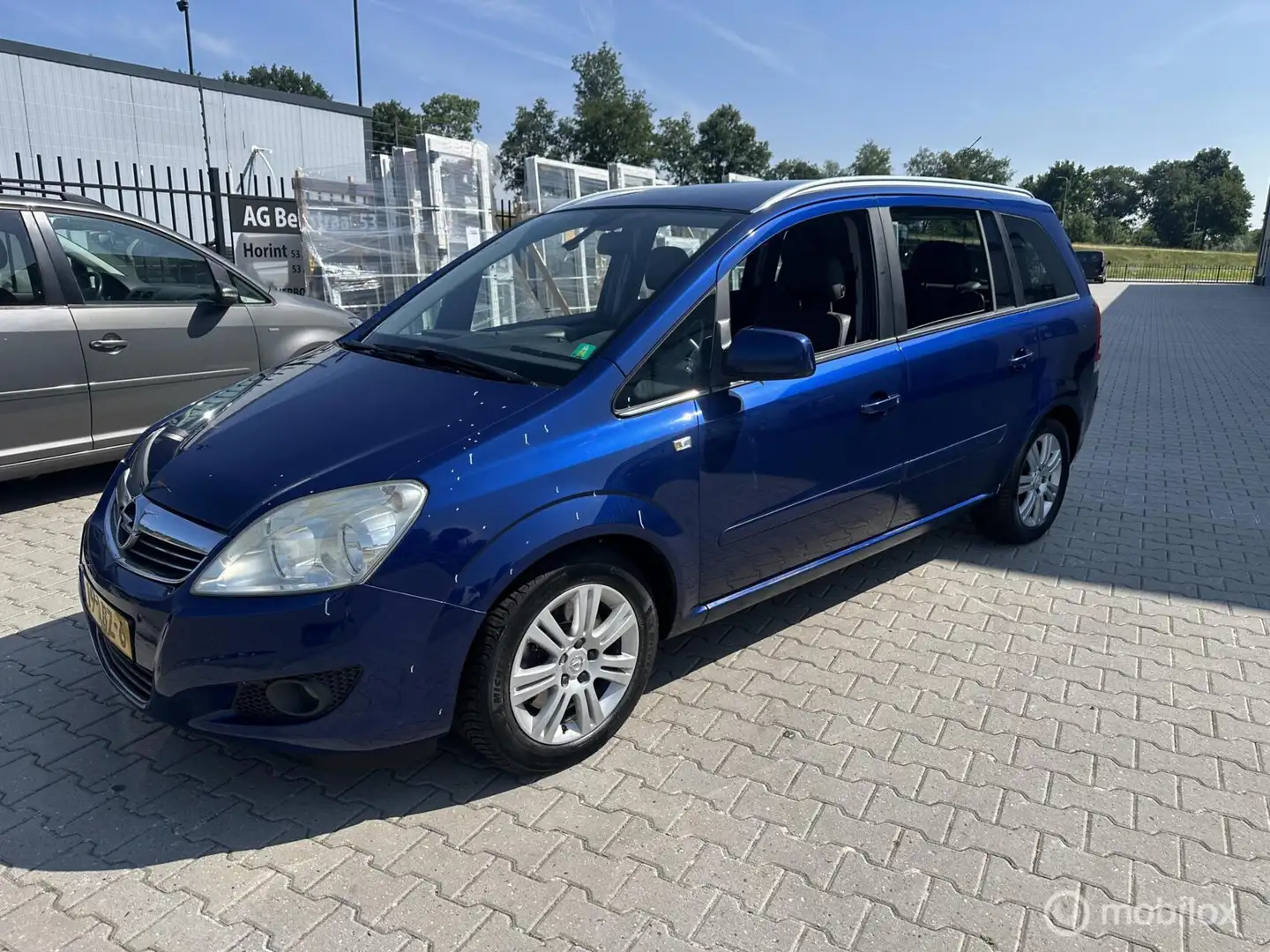Opel Zafira 2.2 Cosmo 7 persoons Blauw - 1