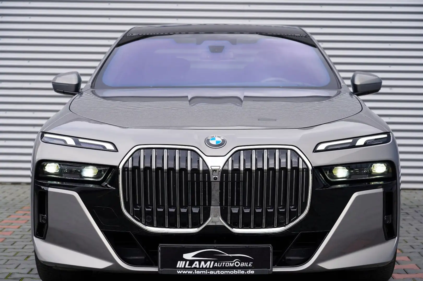BMW 740 d xDrive M Sport SKYLOUNGE LUFT HUD SOFT 360 Grau - 2