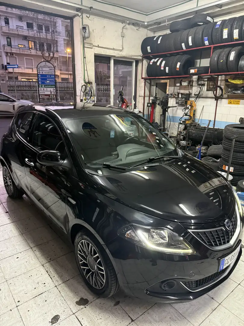 Lancia Ypsilon 1.2 Ecochic Gpl 69cv Schwarz - 2