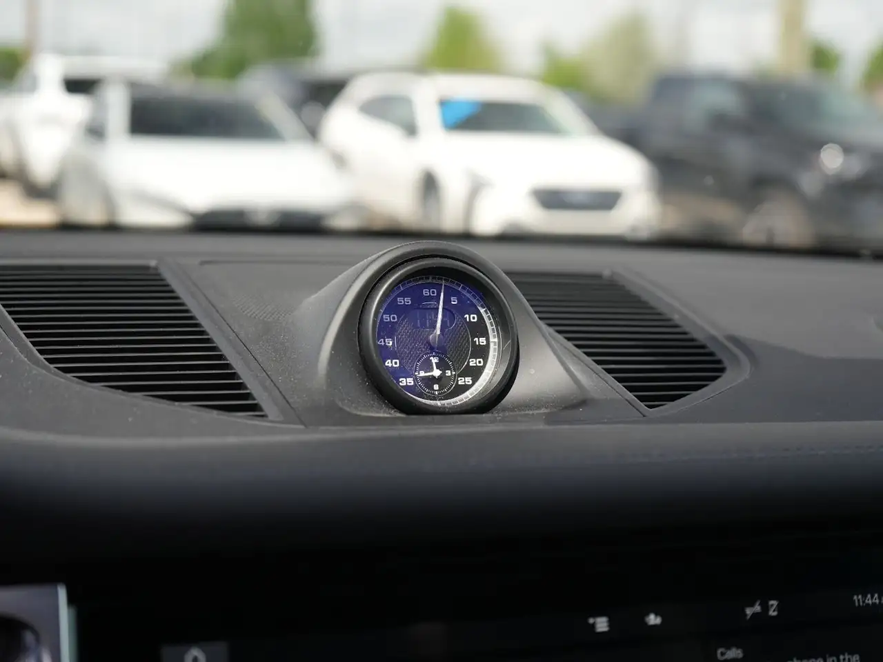 Porsche Macan photo Porsche Macan