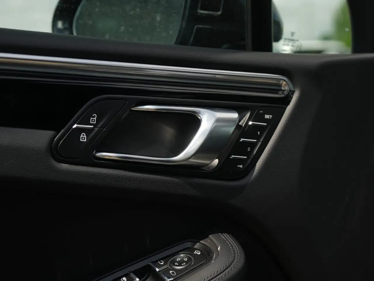 Porsche Macan photo Porsche Macan