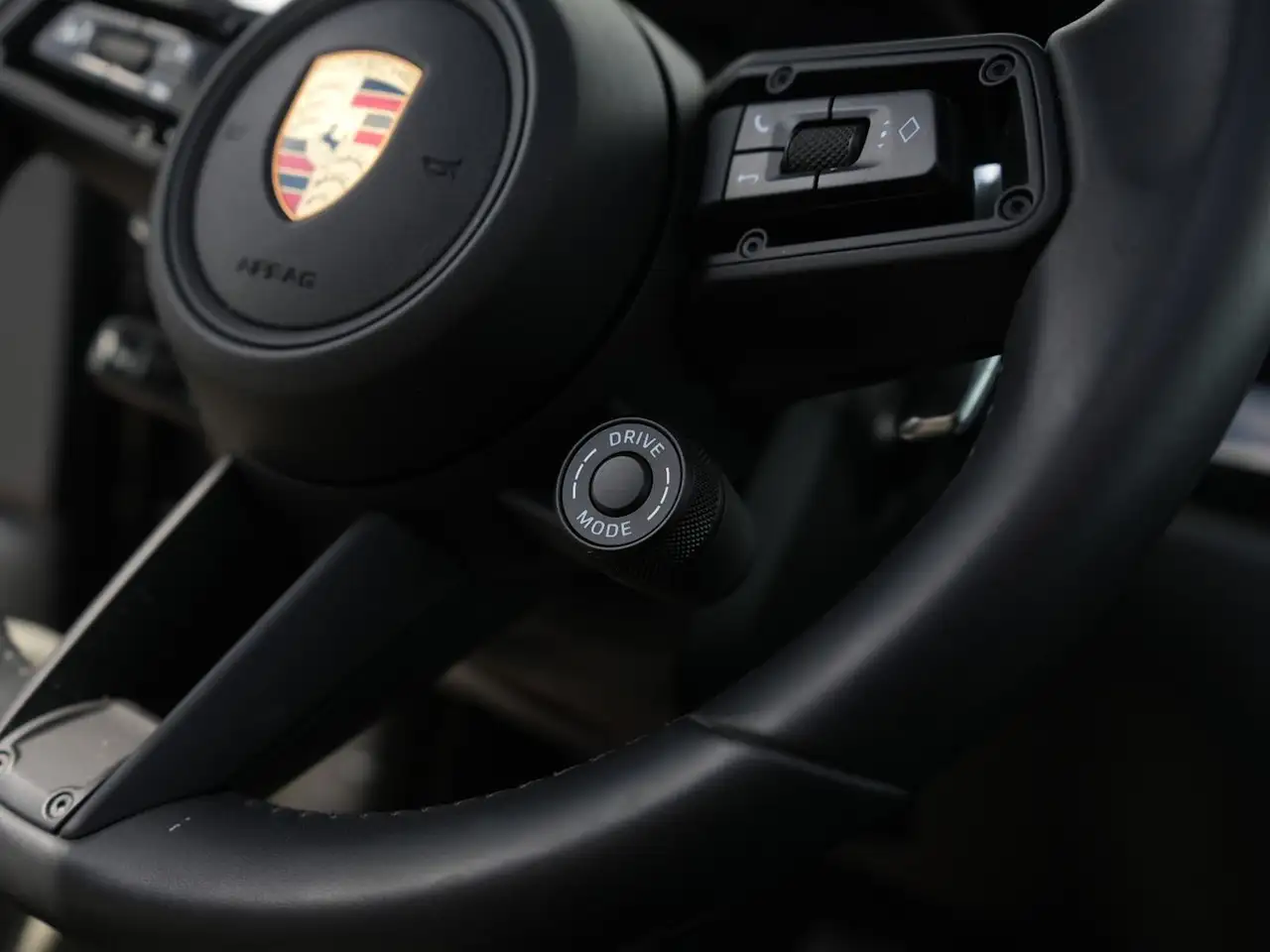 Porsche Macan photo Porsche Macan