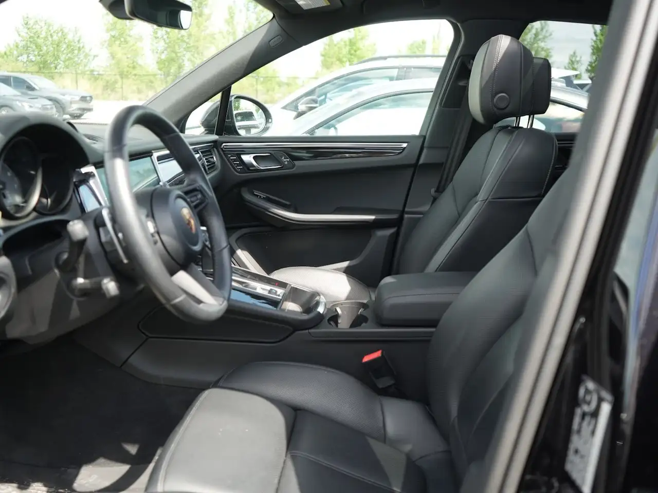 Porsche Macan photo Porsche Macan