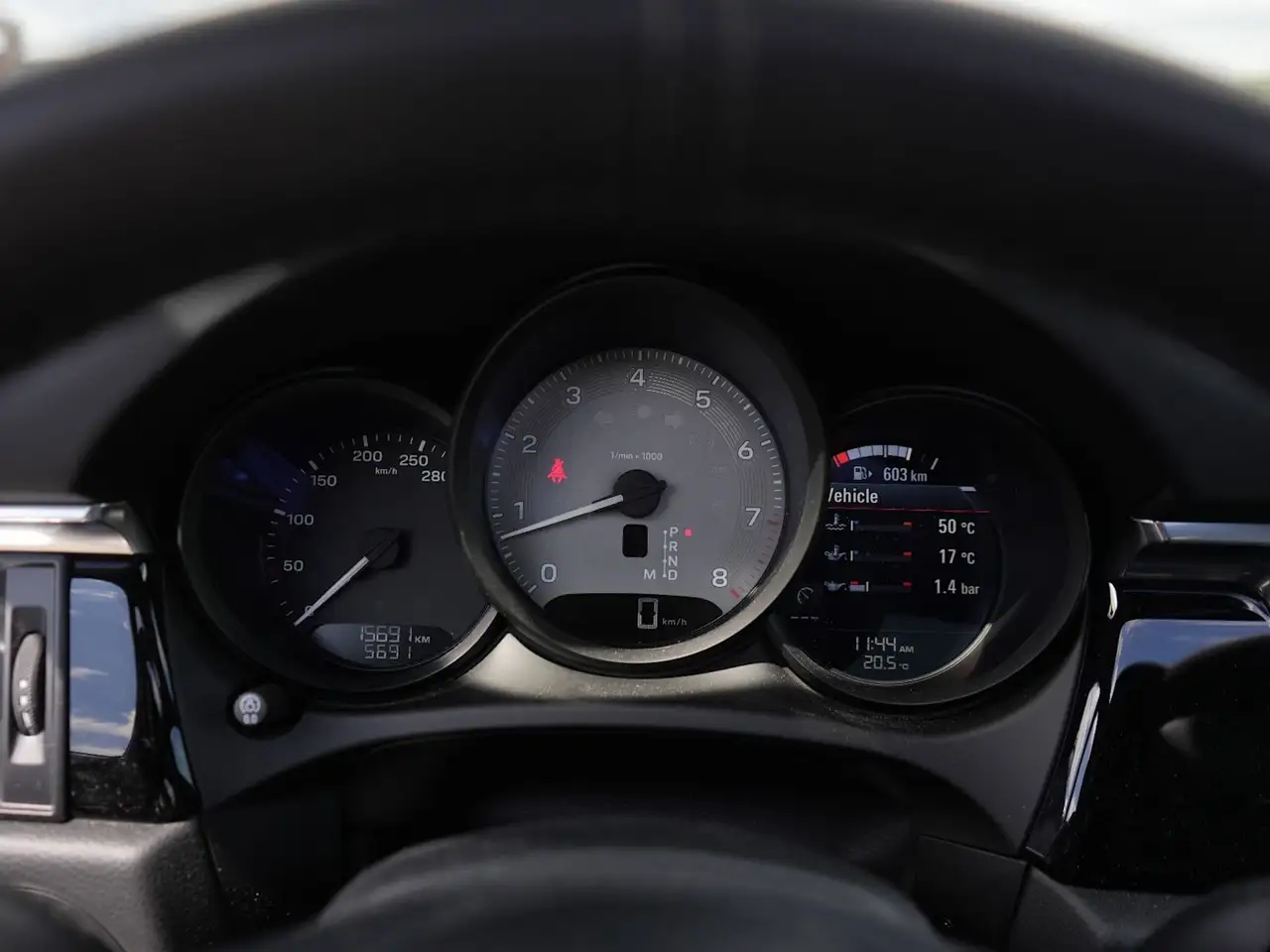 Porsche Macan photo Porsche Macan