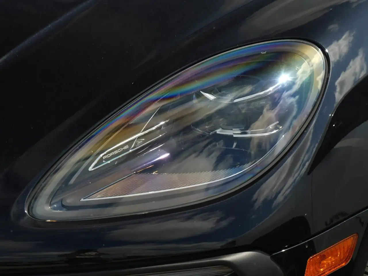 Porsche Macan photo Porsche Macan