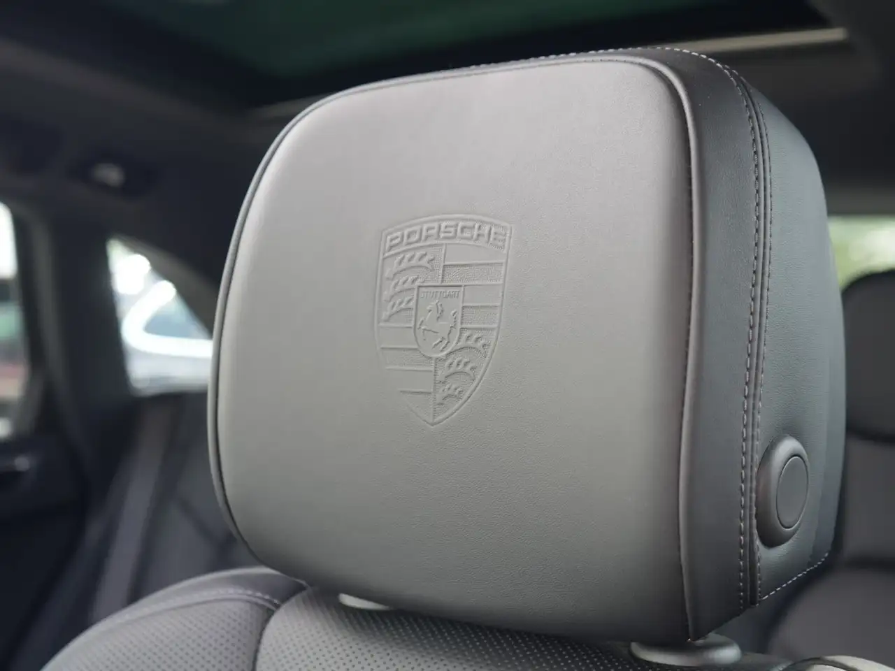 Porsche Macan photo Porsche Macan