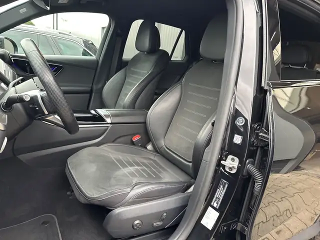 Mercedes-Benz 220 view 13