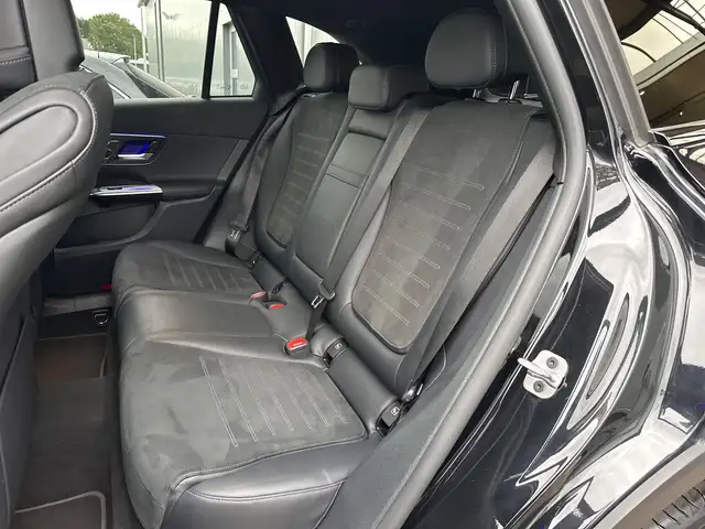 Mercedes-Benz 220 view 14