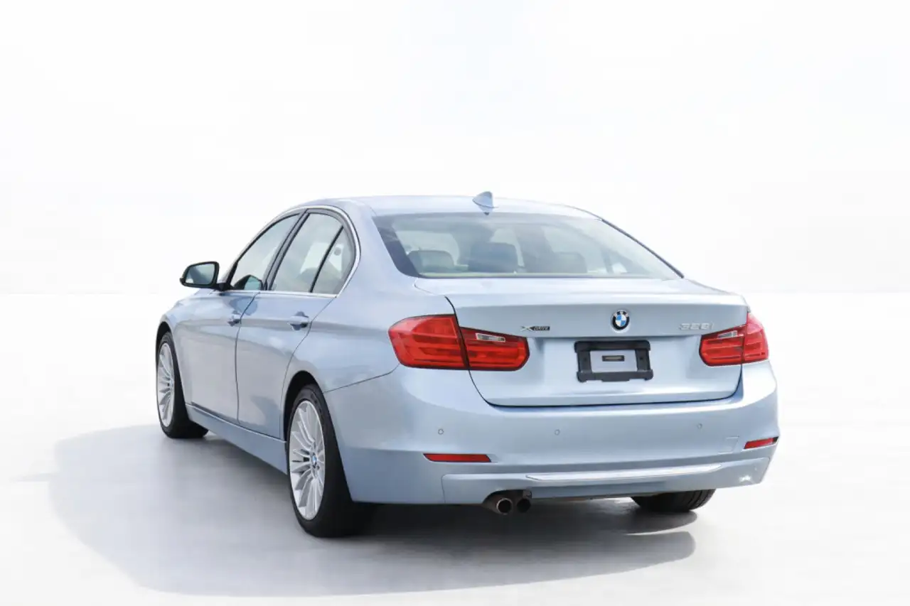 BMW 3 Series снимка BMW 3 Series