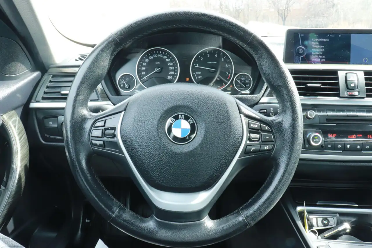BMW 3 Series снимка BMW 3 Series