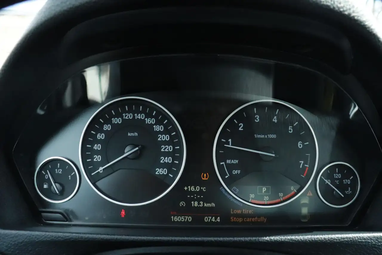 BMW 3 Series снимка BMW 3 Series