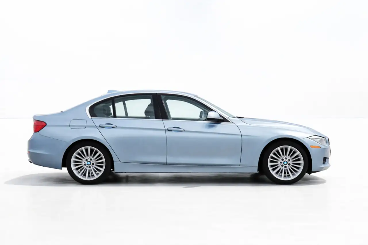 BMW 3 Series снимка BMW 3 Series