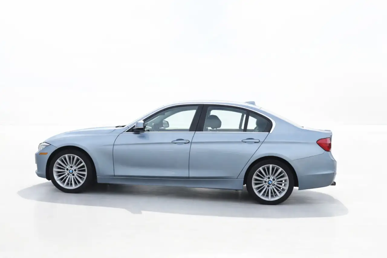 BMW 3 Series снимка BMW 3 Series