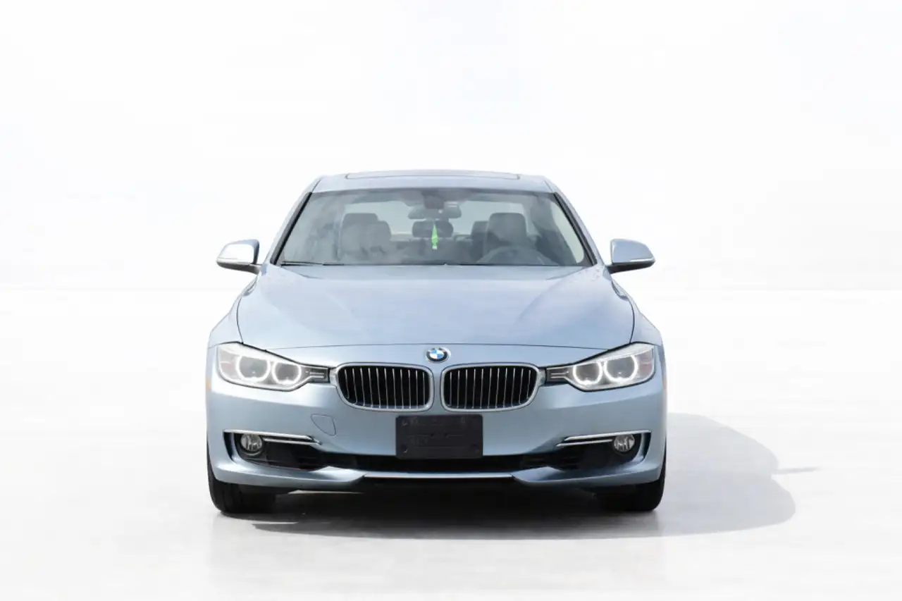 BMW 3 Series снимка BMW 3 Series