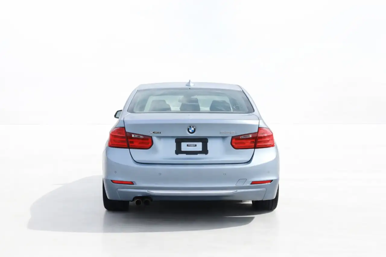 BMW 3 Series снимка BMW 3 Series