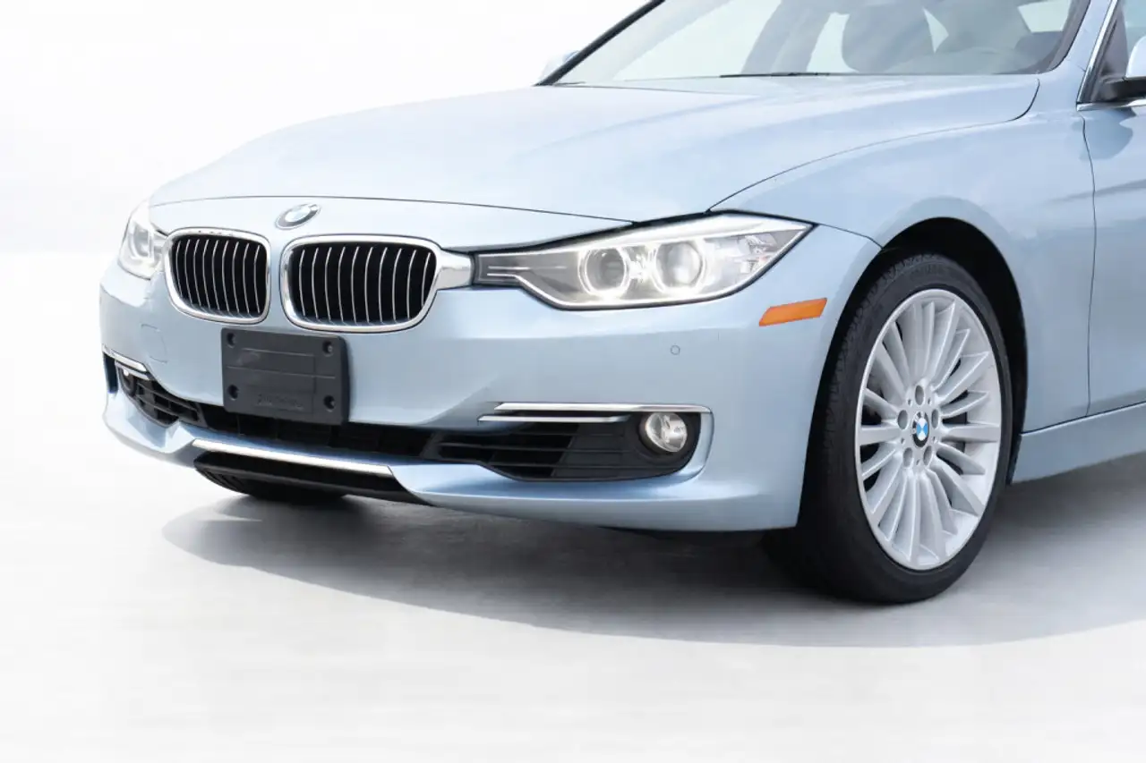 BMW 3 Series снимка BMW 3 Series