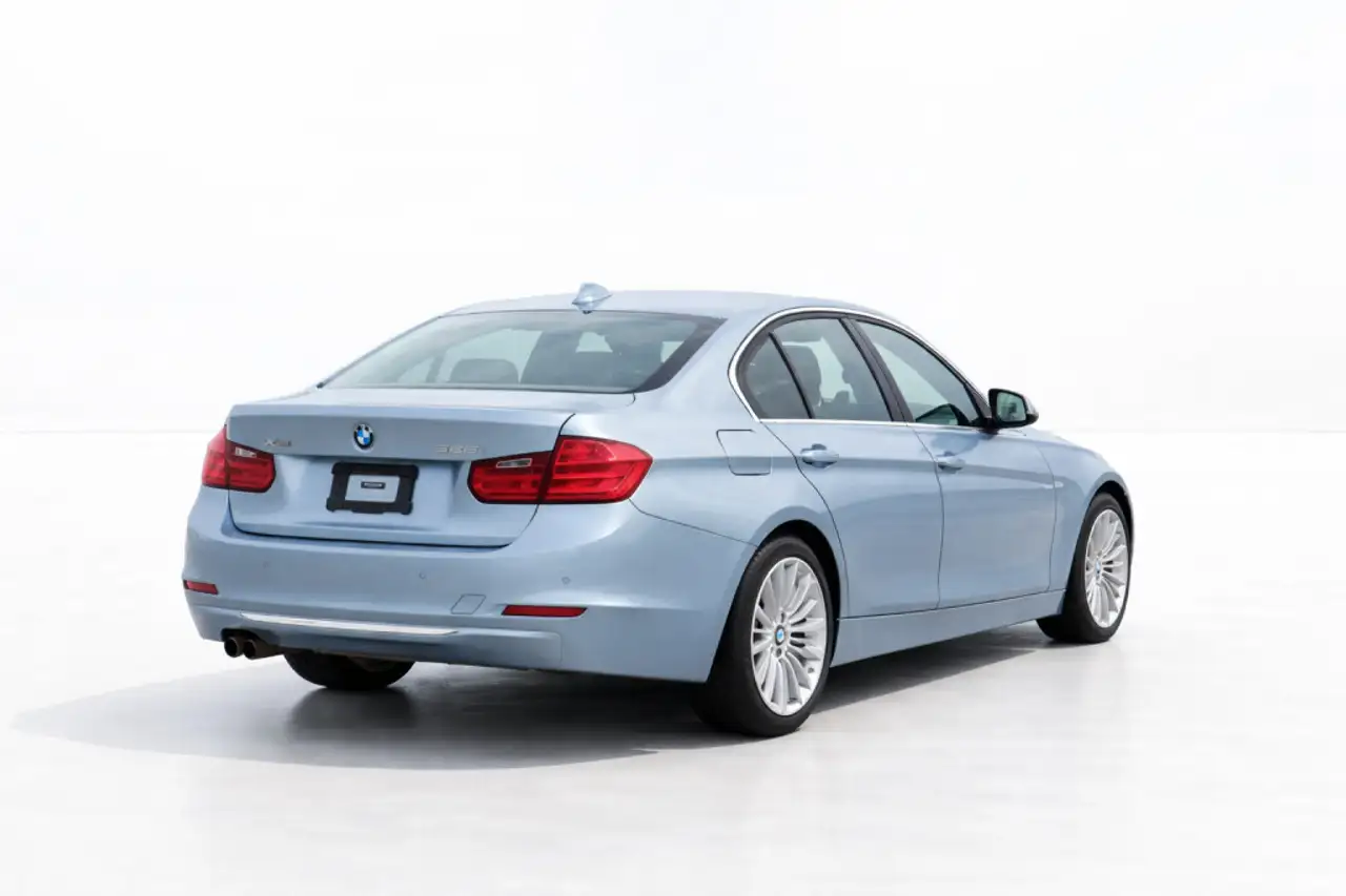 BMW 3 Series снимка BMW 3 Series