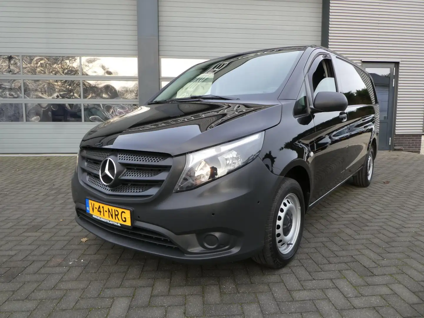 Mercedes-Benz Vito 114 CDI Lang L2 automaat, 3 zits, camera, trekhaak Schwarz - 2