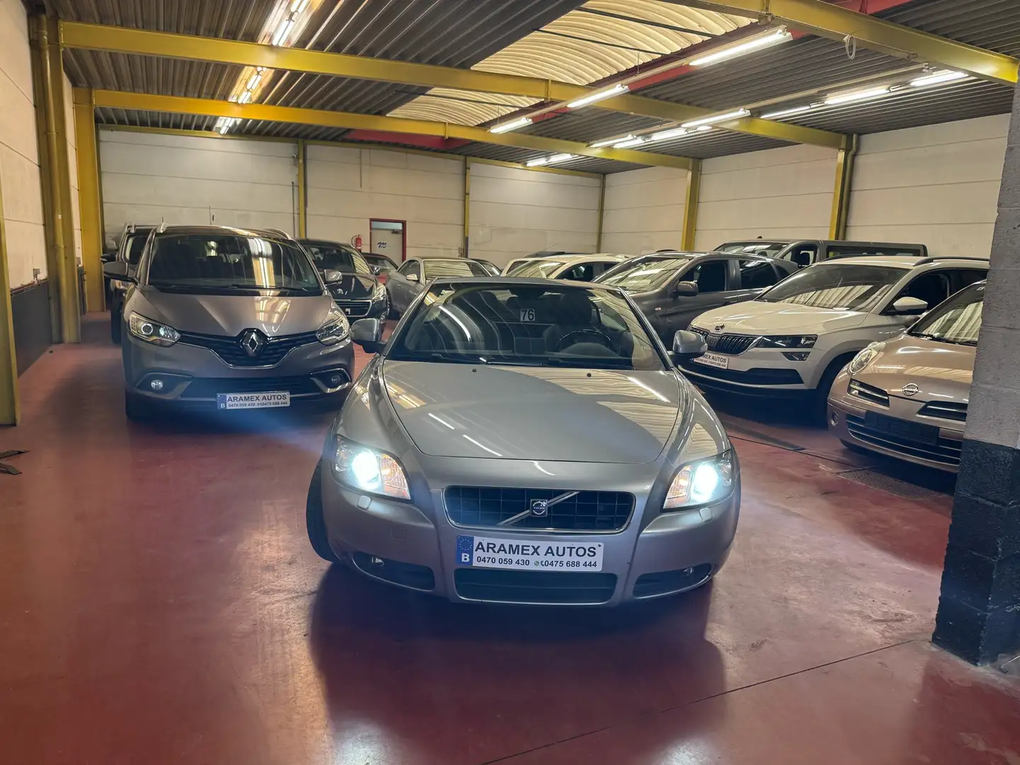 Volvo C70 Cabrio 2.0 Turbo - D Momentum Gris - 1