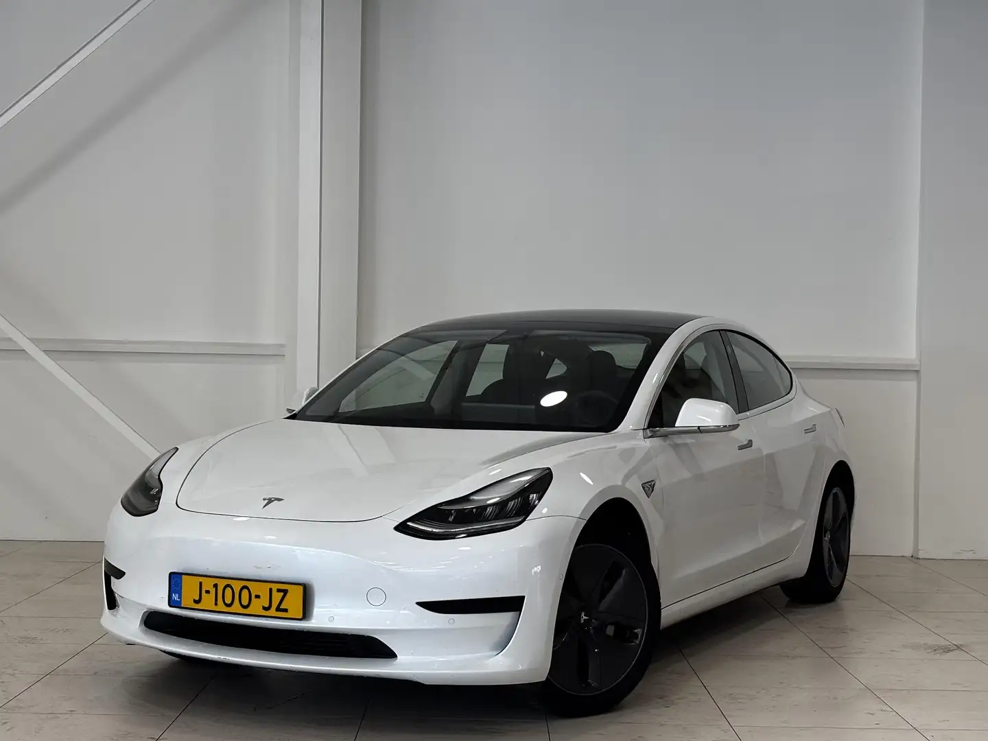 Tesla Model 3 Standard RWD Plus 60 kWh Белый - 1