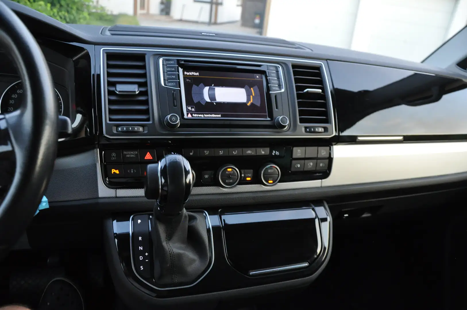 Volkswagen T6 Multivan Highline 2,0 TDI 4Motion BMT DSG Grau - 2