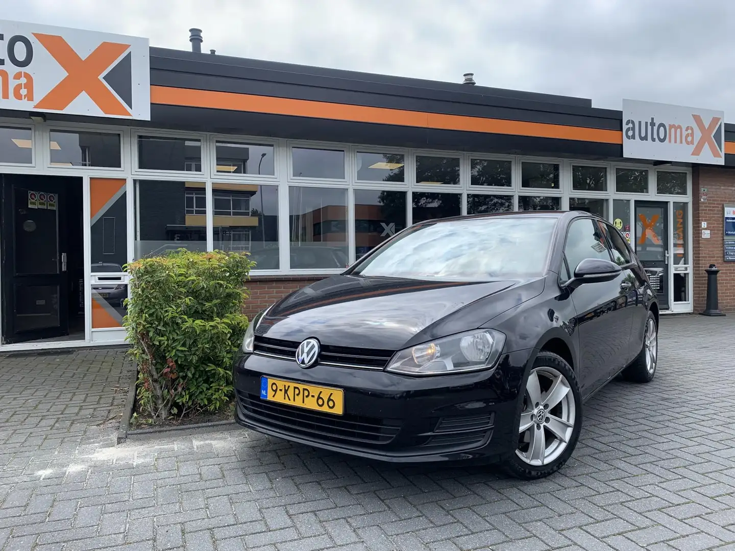 Volkswagen Golf 1.2 TSI Trendline |Zeer netjes!|Goed onderhouden!| Noir - 1