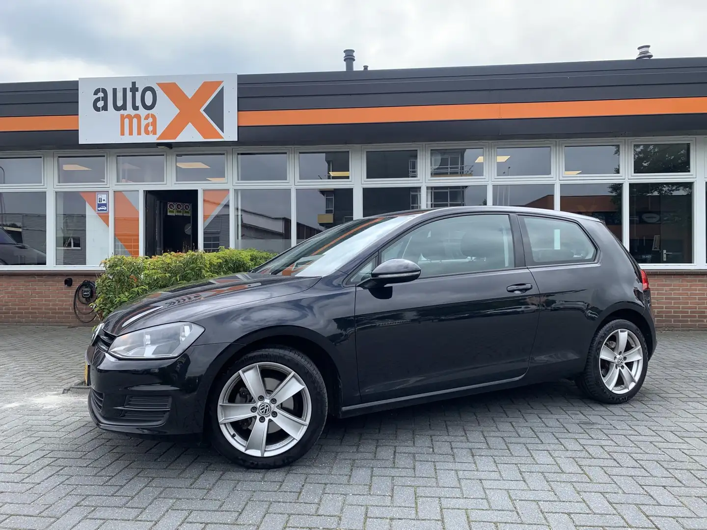 Volkswagen Golf 1.2 TSI Trendline |Zeer netjes!|Goed onderhouden!| Noir - 2